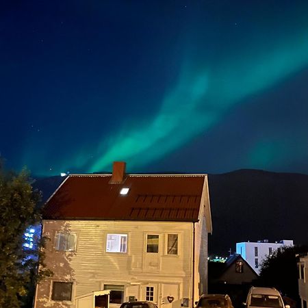 Centrally Located Apartment In Classic Townhouse Tromsø Exterior foto