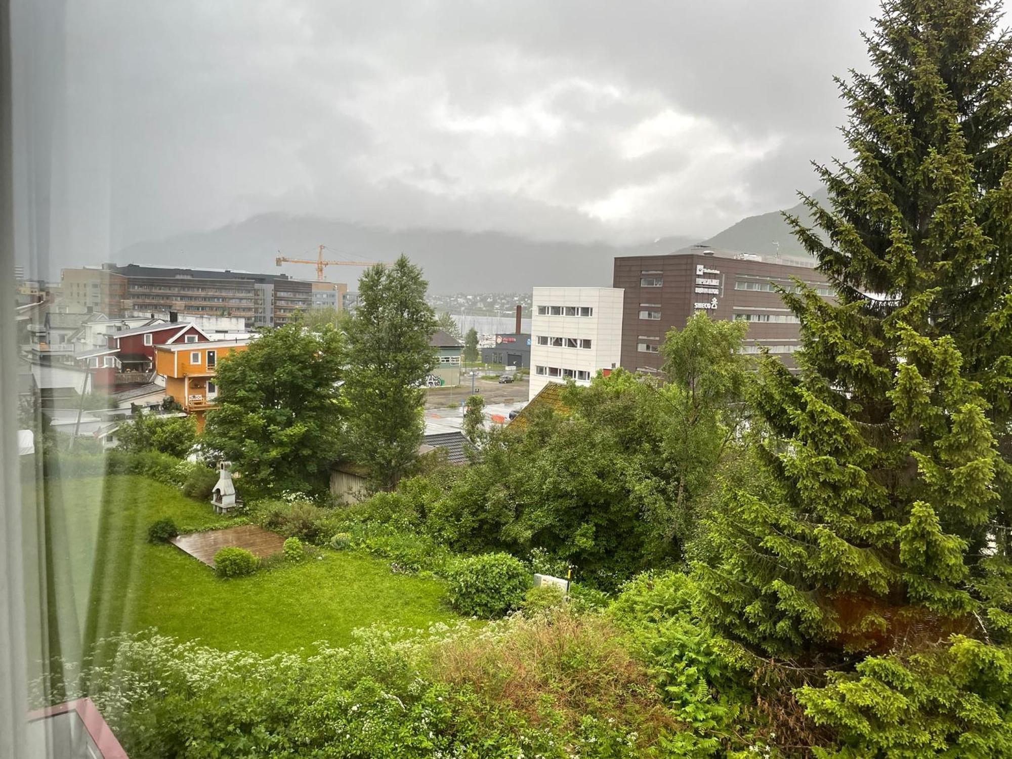 Centrally Located Apartment In Classic Townhouse Tromsø Exterior foto